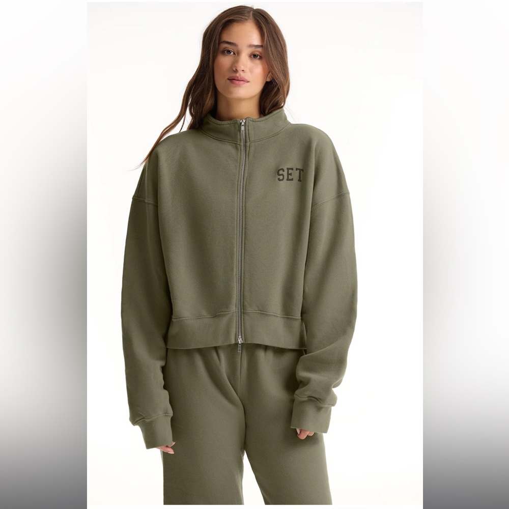 Set Active Midweight Sweats Staple SET Funnel Zip in SURGE, size M
